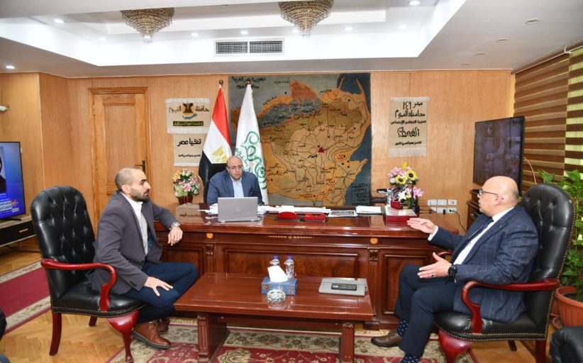 محافظ الفيوم يتابع تقدم تنفيذ مصنع