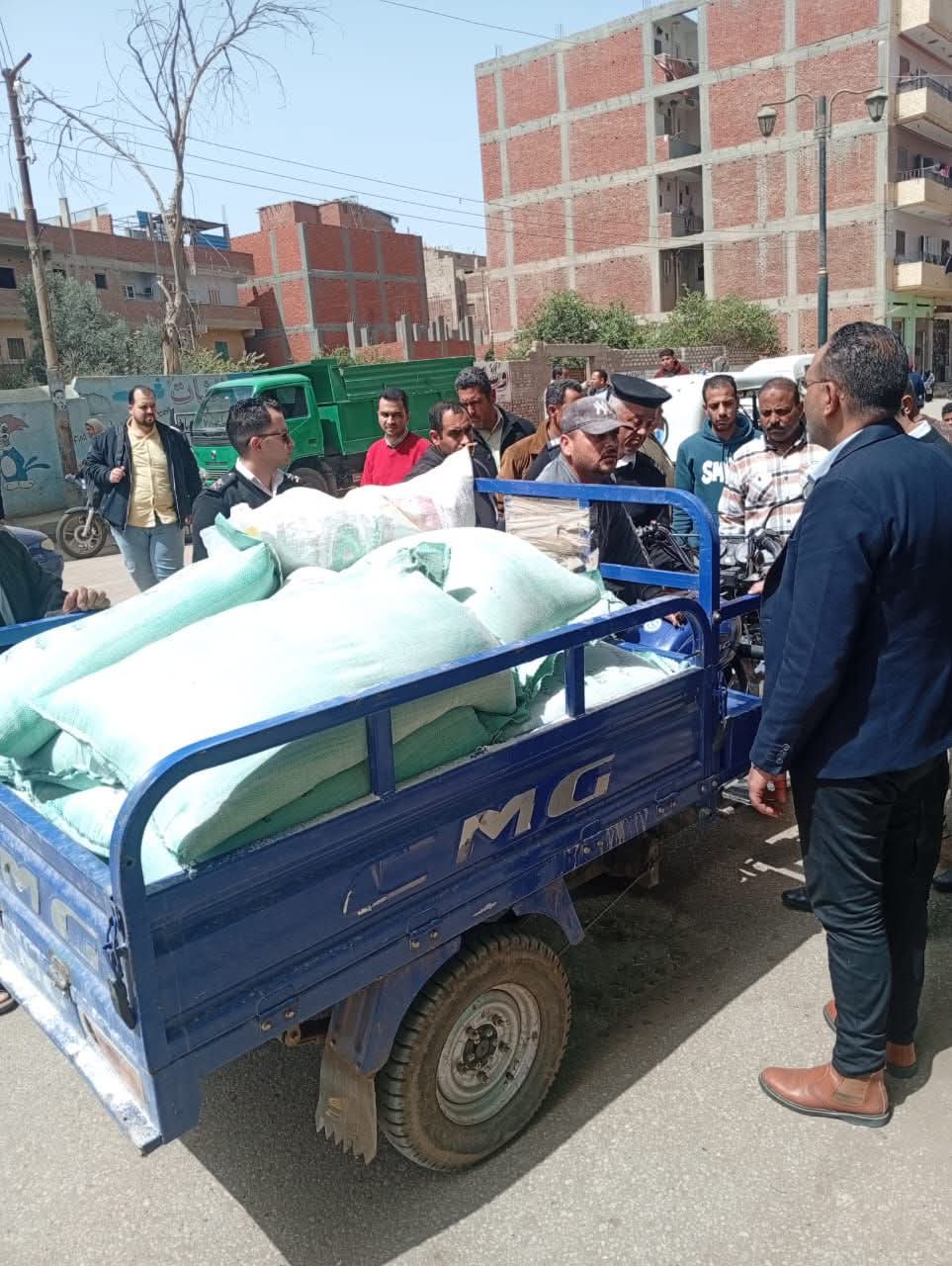 محافظ المنوفية يوجه بضرورة تكثيف المتابعة اليومية على الأسواق والتأكد من صلاحية السلع 