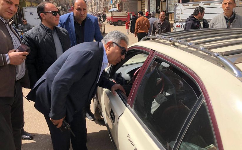 محافظ الدقهلية يضبط مخالفات التاكسي ميدانيًا ويشدد على إلغاء الترخيص حال تكرار التجاوز