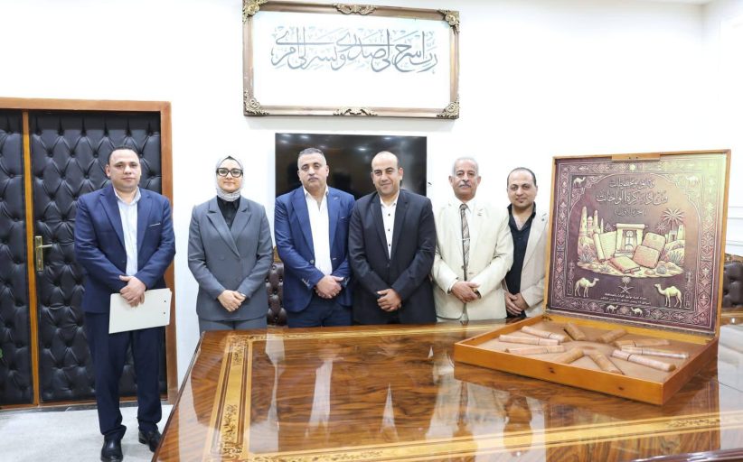 محافظ الوادي الجديد تتابع المرحلة الأولى لمشروع حفظ الوثائق بالرقمنة والطباعة الحديثة