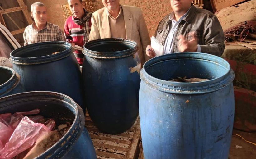 حملة تموينية بملوي تضبط كميات كبيرة من الأغذية الفاسدة وتؤكد تشديد الرقابة على الأسواق