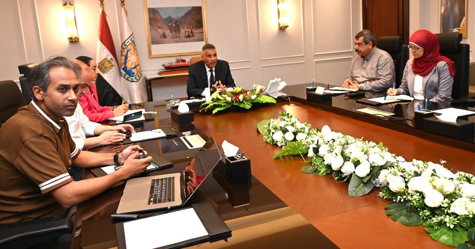 محافظ جنوب سيناء يدعو إلى جاهزية كاملة للمنافسة في جائزة مصر للتميز الحكومي 2026