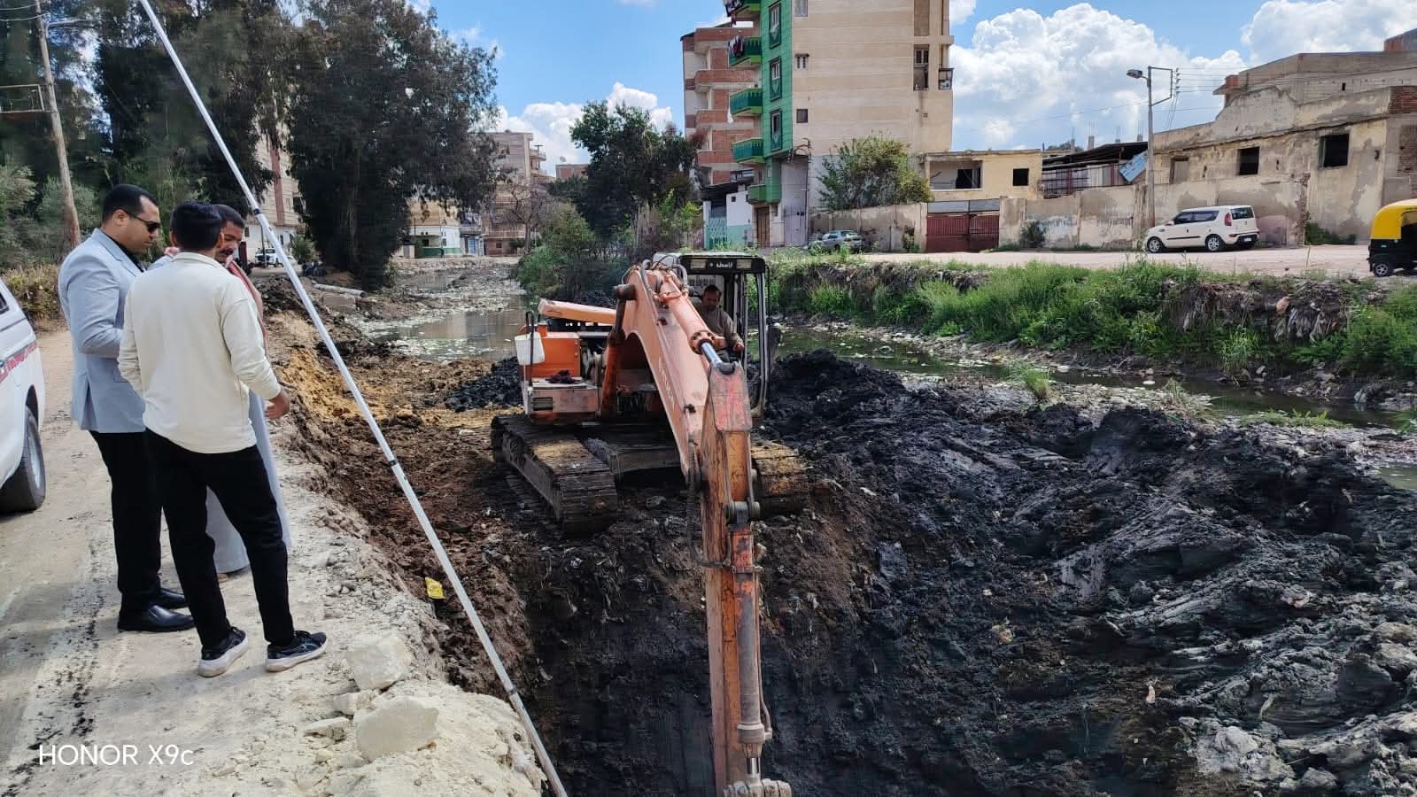 محافظ كفرالشيخ يتابع تبطين ترعة القضابة بفوه ويشدد على الالتزام بالمعايير الفنية والهندسية