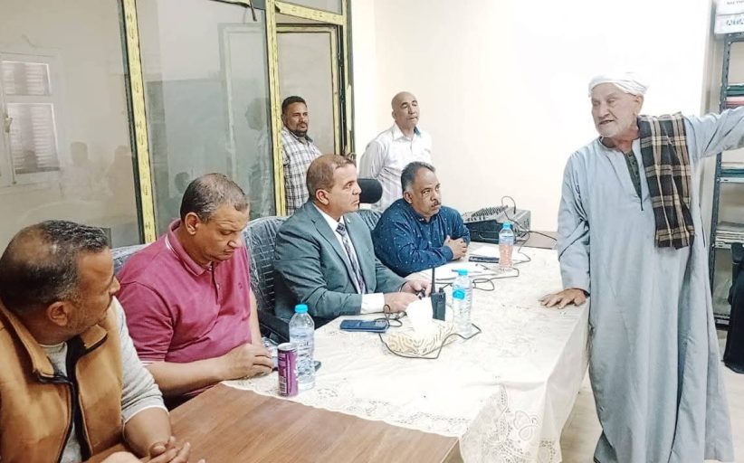 رئيس مدينة إسنا يعقد لقاءً مفتوحًا بأصفون للاستماع لشكاوى المواطنين وحلها ميدانيًا