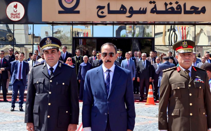 إكليل من الزهور على النصب التذكاري.. سوهاج تحتفي بعيدها القومي الـ227