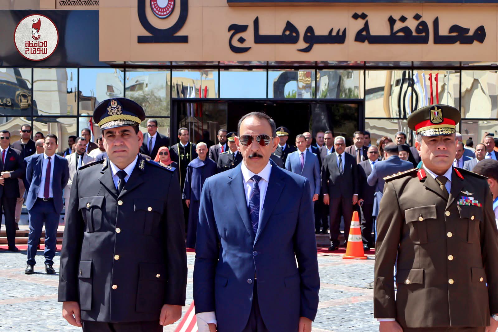 إكليل من الزهور على النصب التذكاري.. سوهاج تحتفي بعيدها القومي الـ227