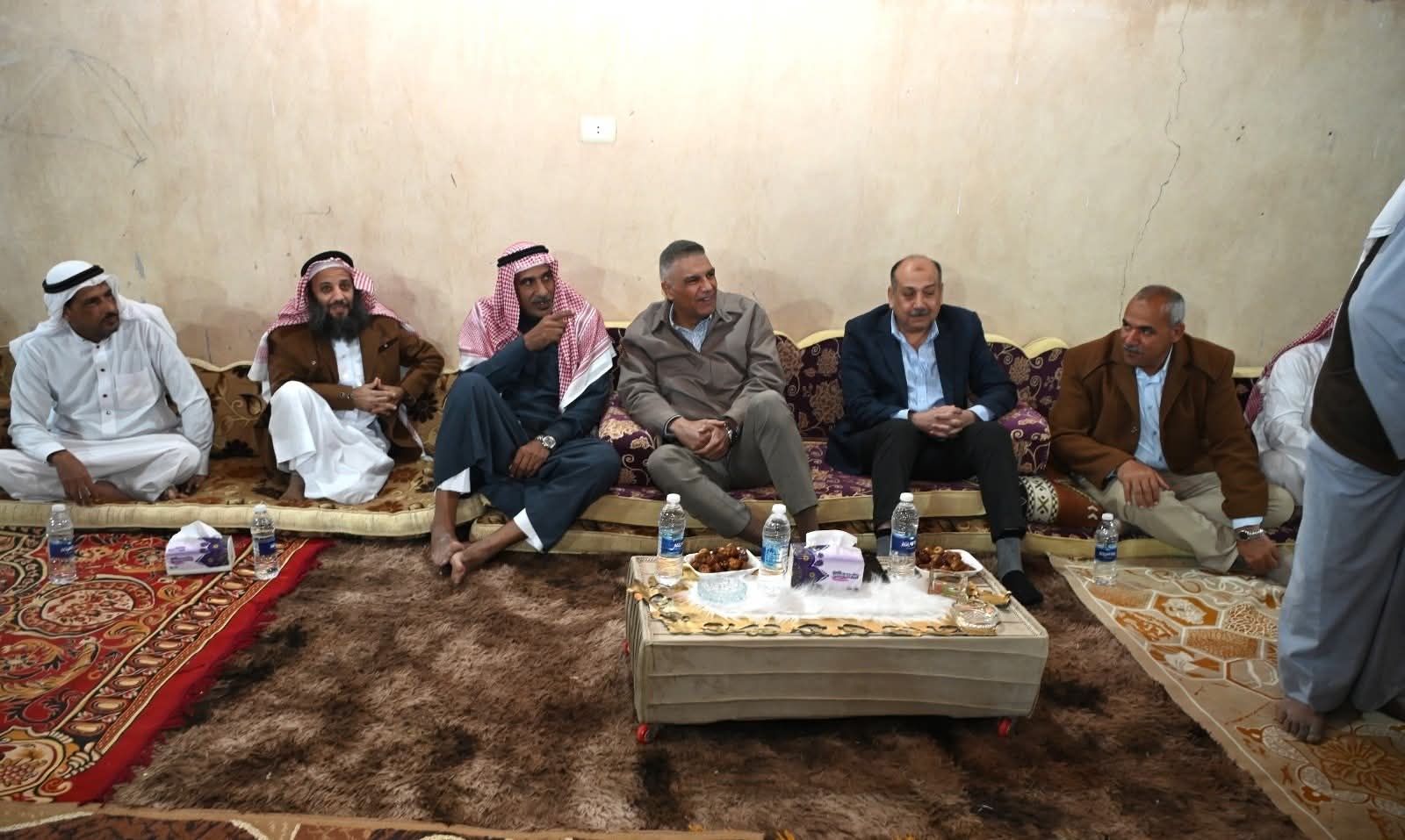 محافظ جنوب سيناء يعزز التواصل المجتمعي بلقاء مشايخ بدو طور سيناء في وادي الطور