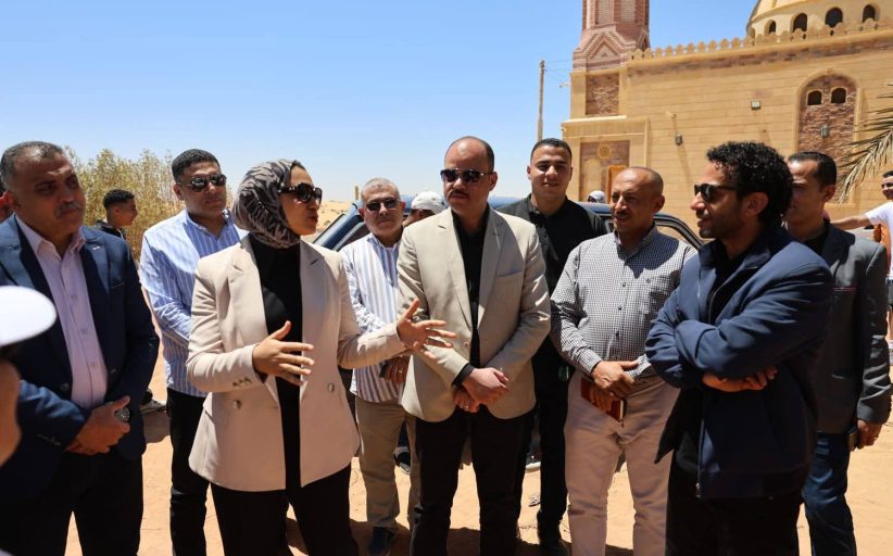 محافظ الوادي الجديد تدعم تصوير فيلم بالداخلة للترويج للتراث والسياحة البيئية