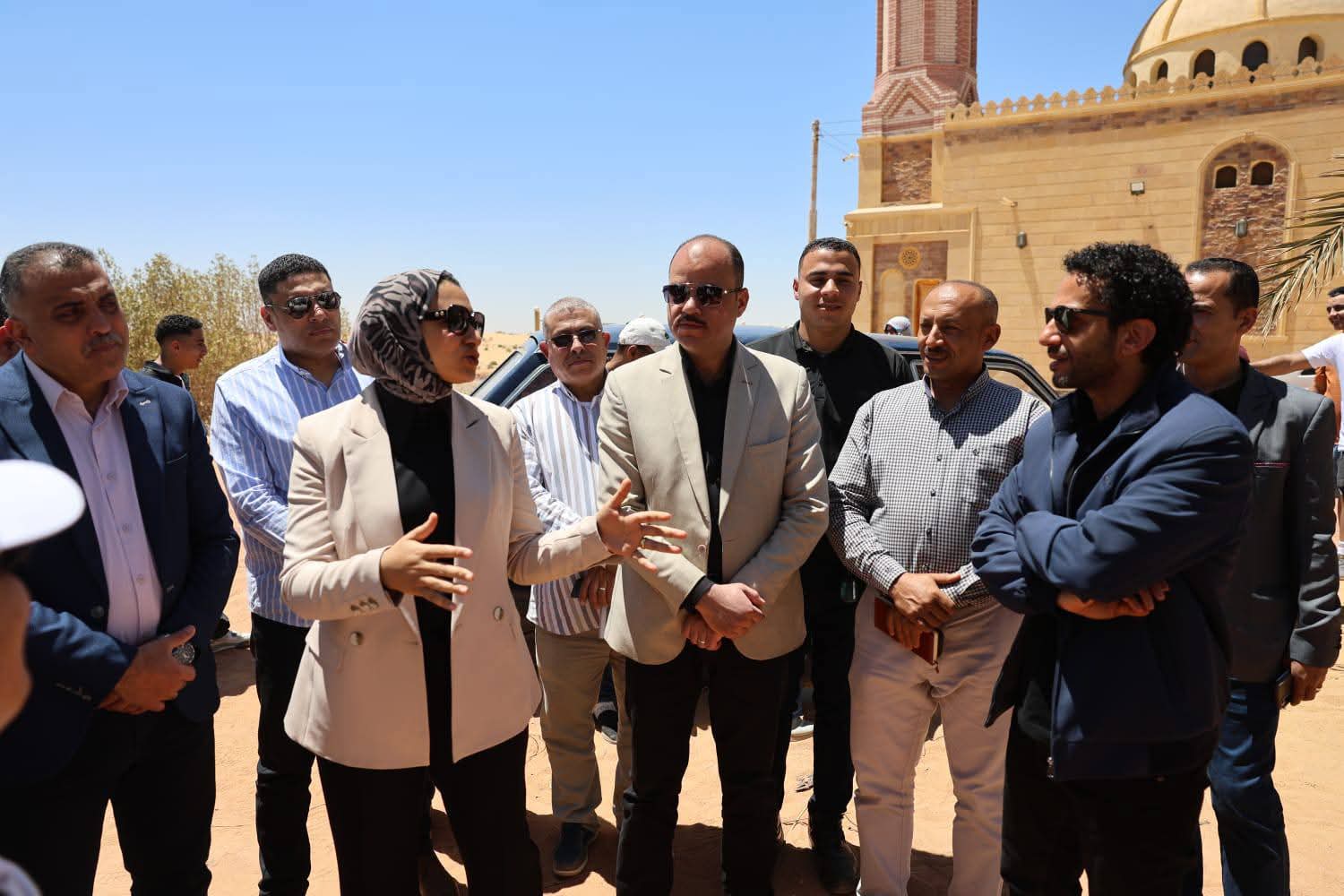 محافظ الوادي الجديد تدعم تصوير فيلم بالداخلة للترويج للتراث والسياحة البيئية