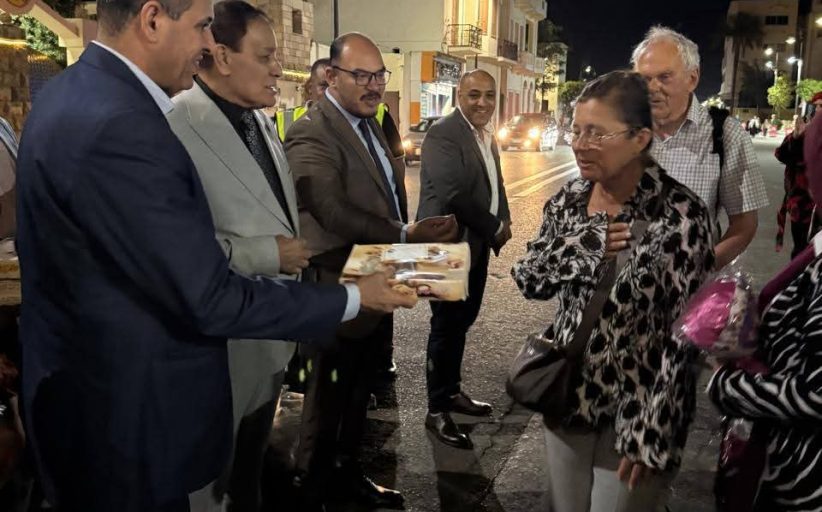 رئيس مدينة الأقصر يُدخل البهجة على قلوب الأقباط والأطفال بتوزيع الهدايا داخل الكنائس احتفالًا بعيد القيامة المجيد