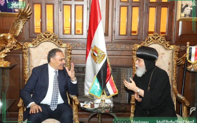 محافظ الشرقية يهنئ الإخوة الأقباط بزيارة الكنائس في الزقازيق احتفالًا بعيد القيامة المجيد