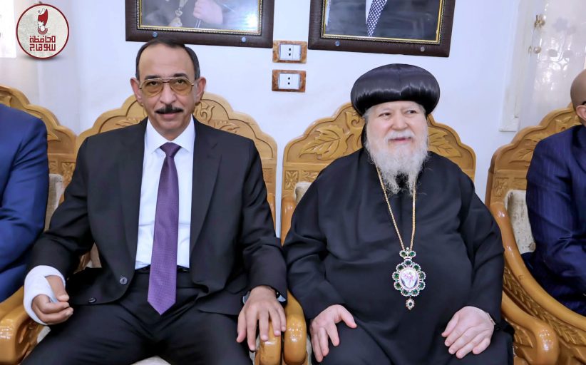 محافظ سوهاج يهنئ الأقباط بعيد القيامة خلال جولة بالمطرانيات بالمحافظة