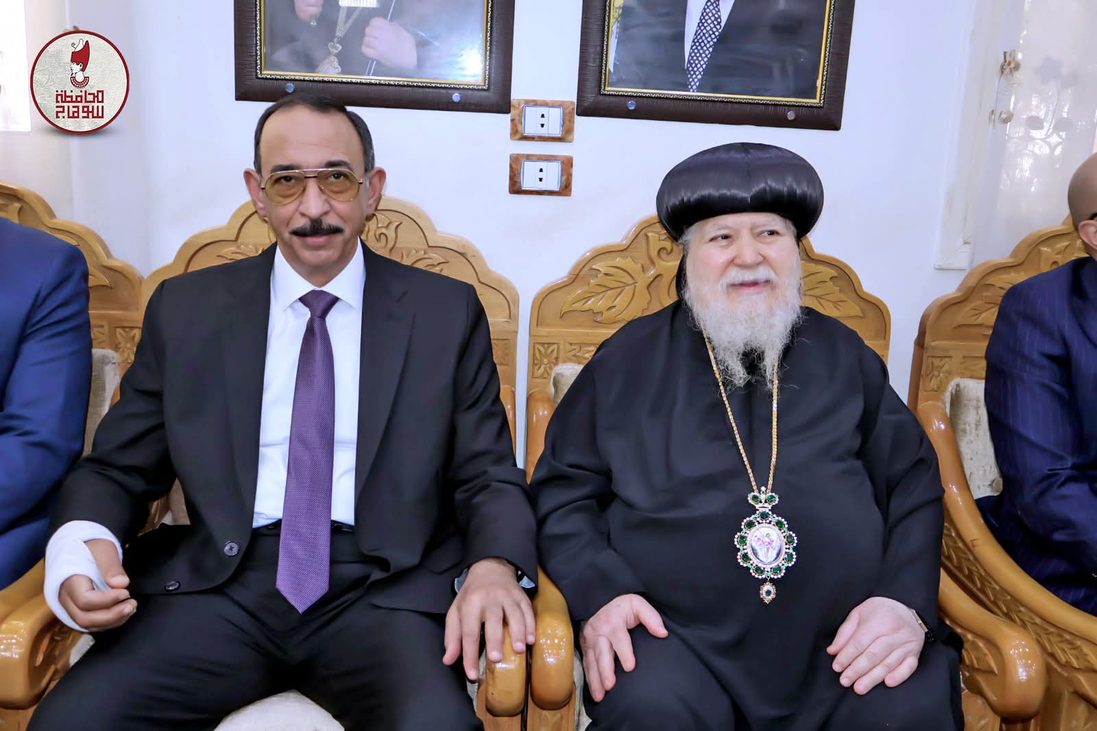 محافظ سوهاج يهنئ الأقباط بعيد القيامة خلال جولة بالمطرانيات بالمحافظة