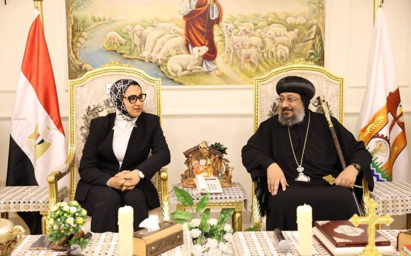 محافظ الوادي الجديد تُهنئ أقباط المحافظة بعيد القيامة خلال زيارة لكنيسة السيدة العذراء بالخارجة