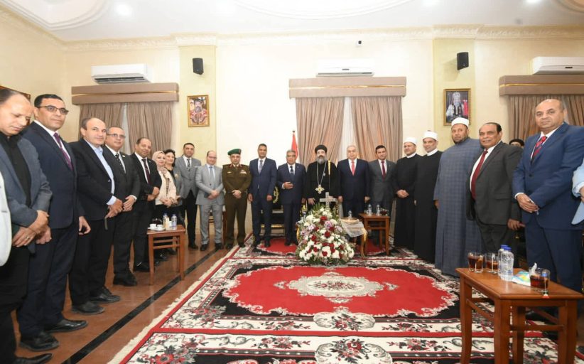 محافظ الدقهلية ومدير الأمن يهنئان أسقف المنصورة بعيد القيامة المجيد