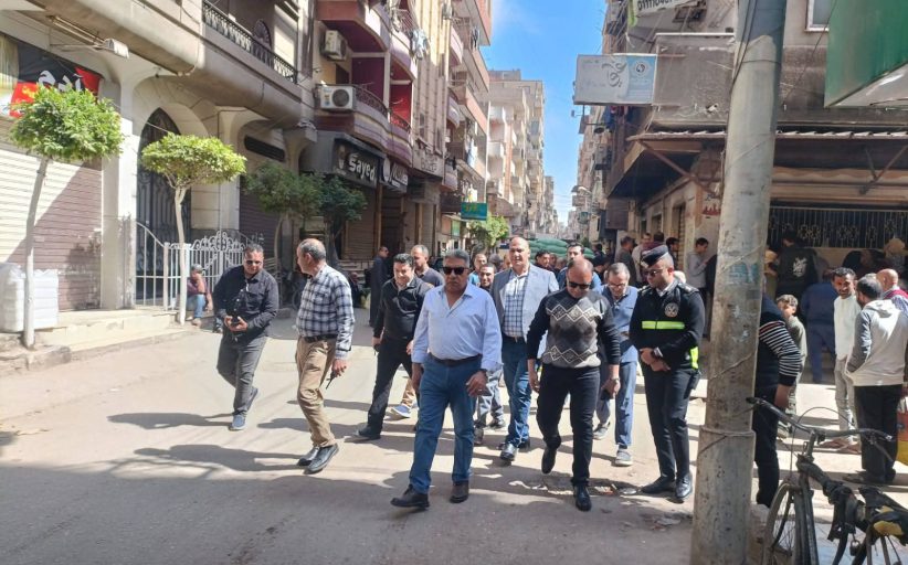 محافظ الدقهلية يتفقد مستوى النظافة بشوارع المنصورة وحديقة شجرة الدر استعدادًا لشم النسيم