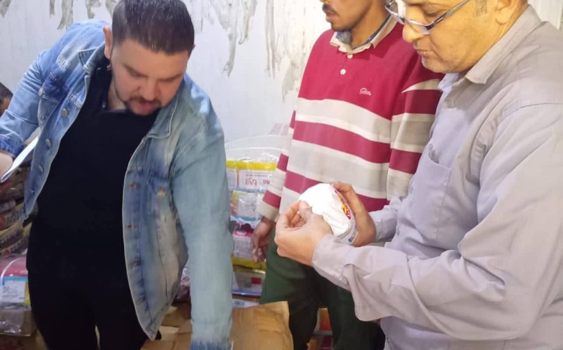 محافظ المنيا يشدد الرقابة على الأسواق ويعلن إعدام ربع طن أغذية فاسدة خلال حملة مكبرة
