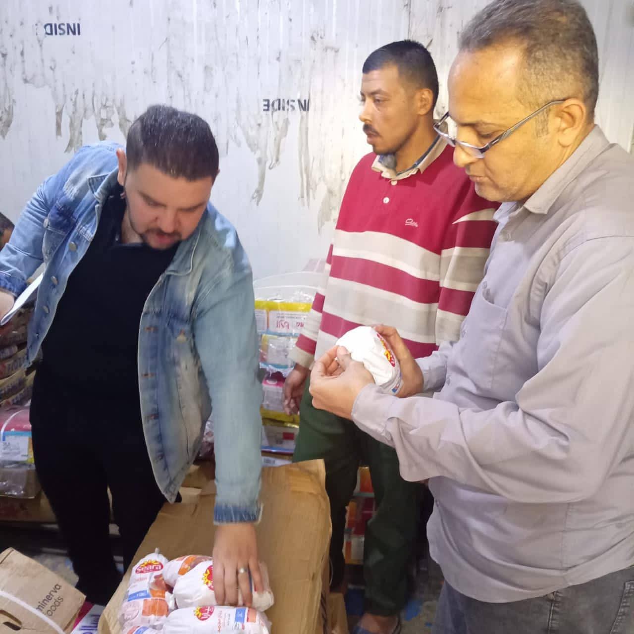 محافظ المنيا يشدد الرقابة على الأسواق ويعلن إعدام ربع طن أغذية فاسدة خلال حملة مكبرة