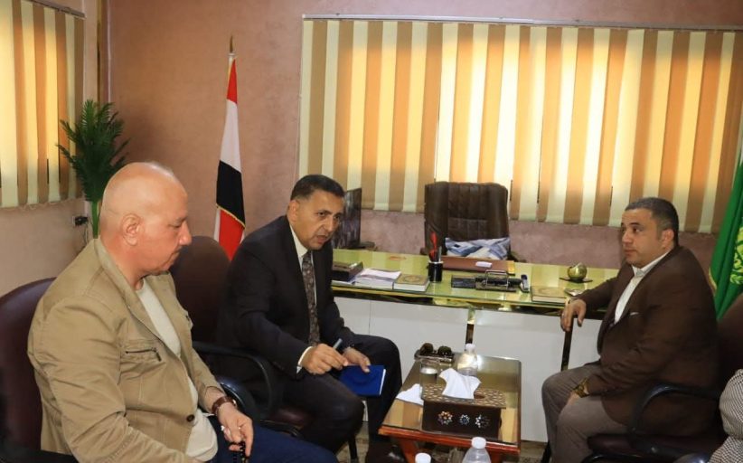 محافظ القليوبية يبحث ملفات الخدمات بكفر شكر ويوجه بتسريع مشروعات البنية التحتية