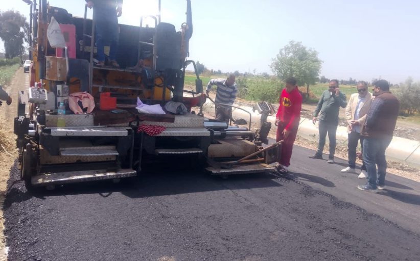 محافظ كفرالشيخ يتفقد أعمال رصف طريق نشرت بقلين ويؤكد الالتزام بالجداول الزمنية