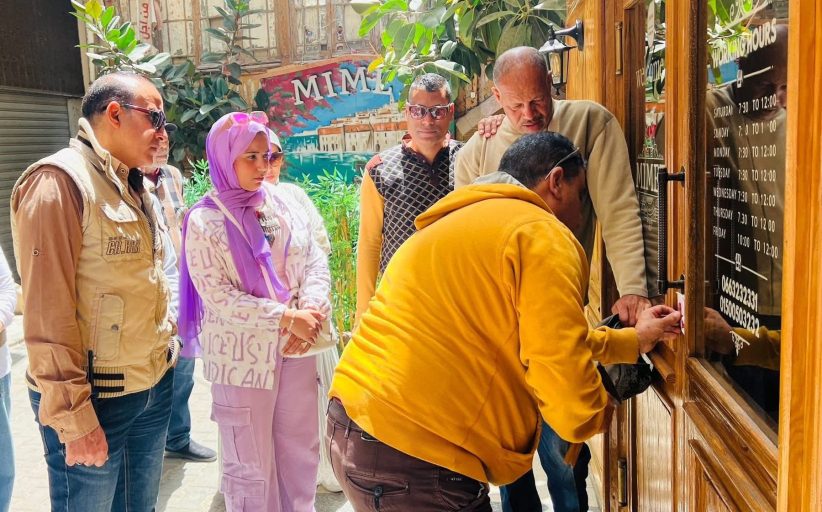 محافظ بورسعيد يوجه بتكثيف الحملات المسائية لضبط مواعيد الغلق وتحسين الخدمات