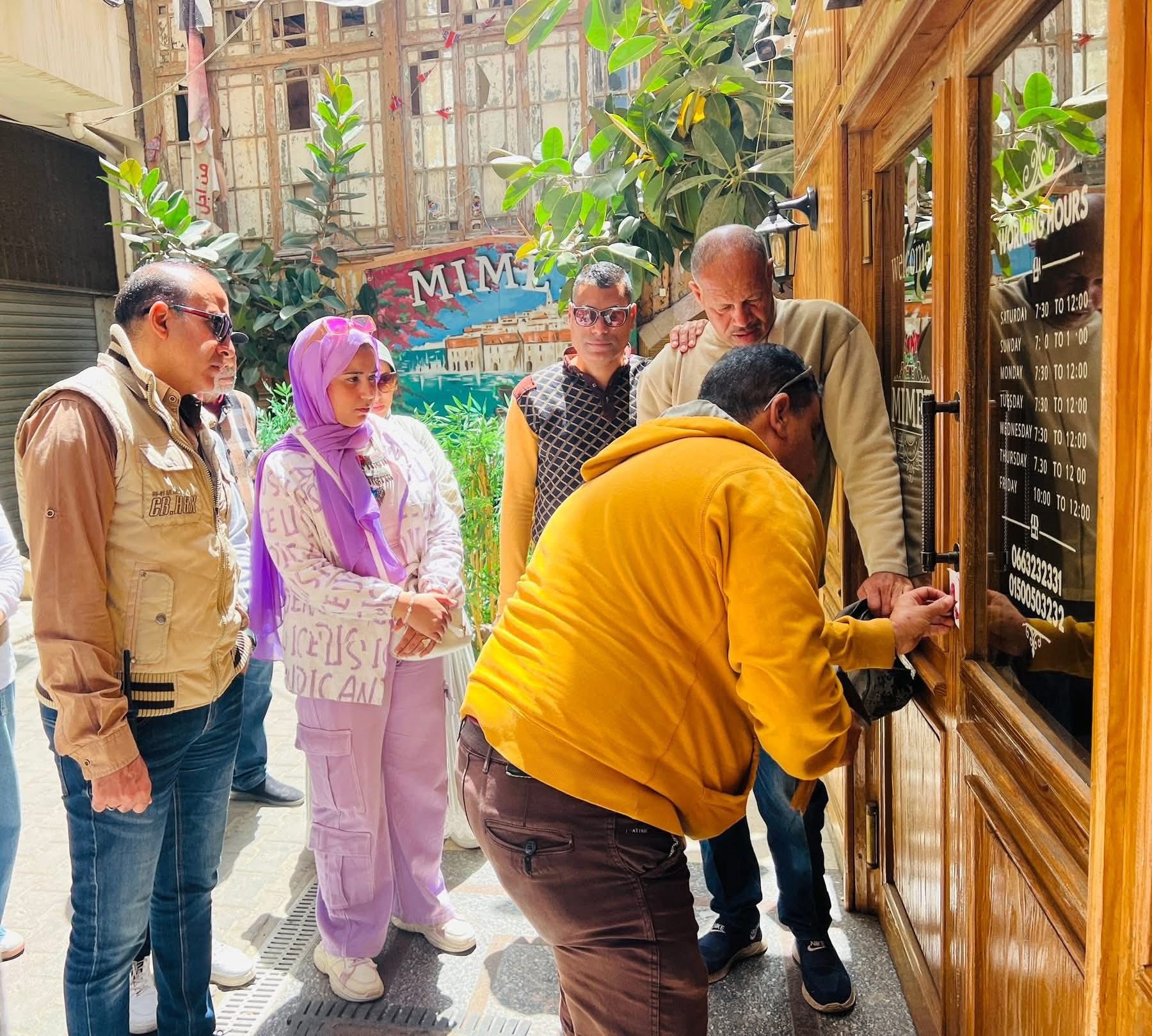 محافظ بورسعيد يوجه بتكثيف الحملات المسائية لضبط مواعيد الغلق وتحسين الخدمات