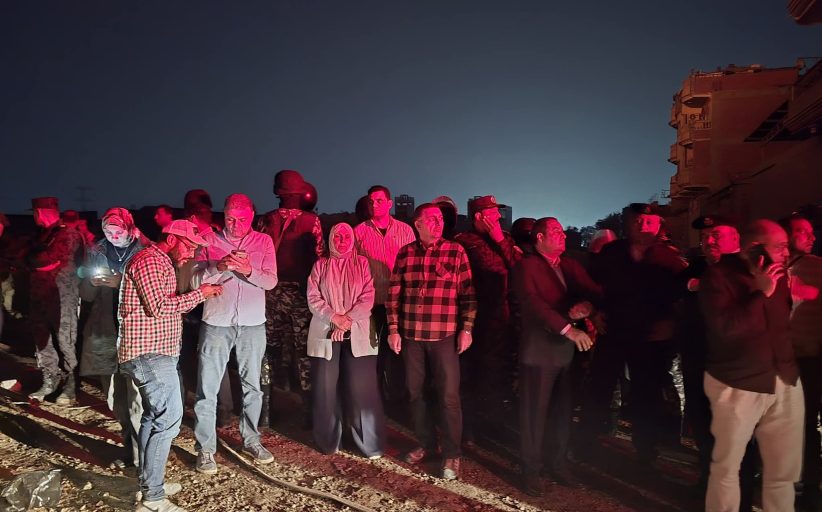 محافظ القليوبية يتابع ميدانيًا إخماد حريق مصانع القناطر الخيرية