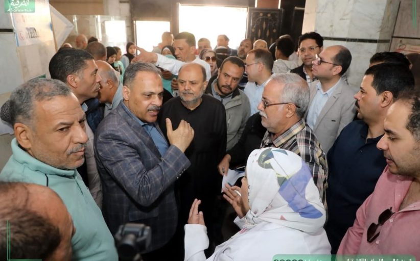 محافظ الشرقية يفاجئ عيادات المبرة بالزقازيق ويوجه بسرعة إنهاء إجراءات عملية جراحية لمريضة