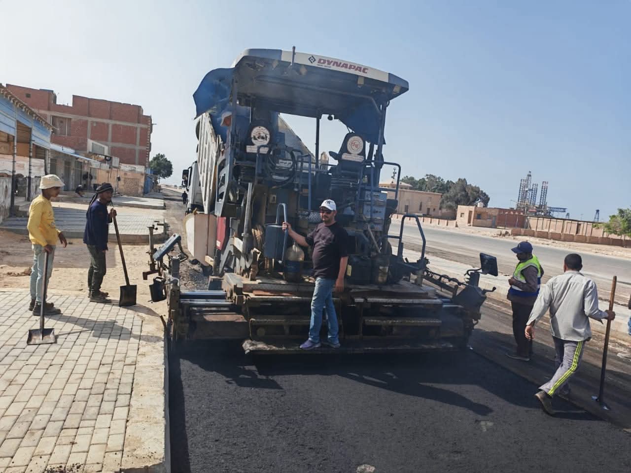 طرق جنوب سيناء تواصل تنفيذ الخطة الاستثمارية بأبو زنيمة وتستكمل أعمال التهدئة المرورية