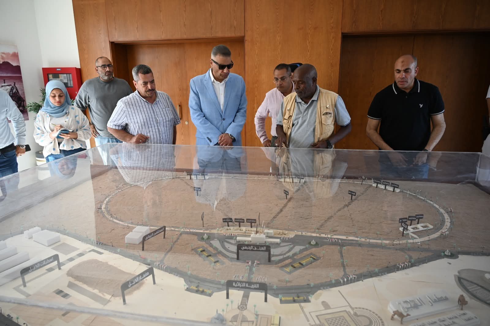 شرم الشيخ تستعد لاحتضان سباق الهجن الدولي.. محافظ جنوب سيناء يتابع جاهزية المضمار وقرية التراث