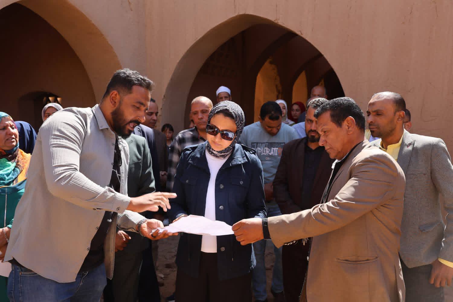 بتكلفة 17 مليون جنيه.. محافظ الوادي الجديد تتابع تطوير قرية المعماري حسن فتحي بباريس