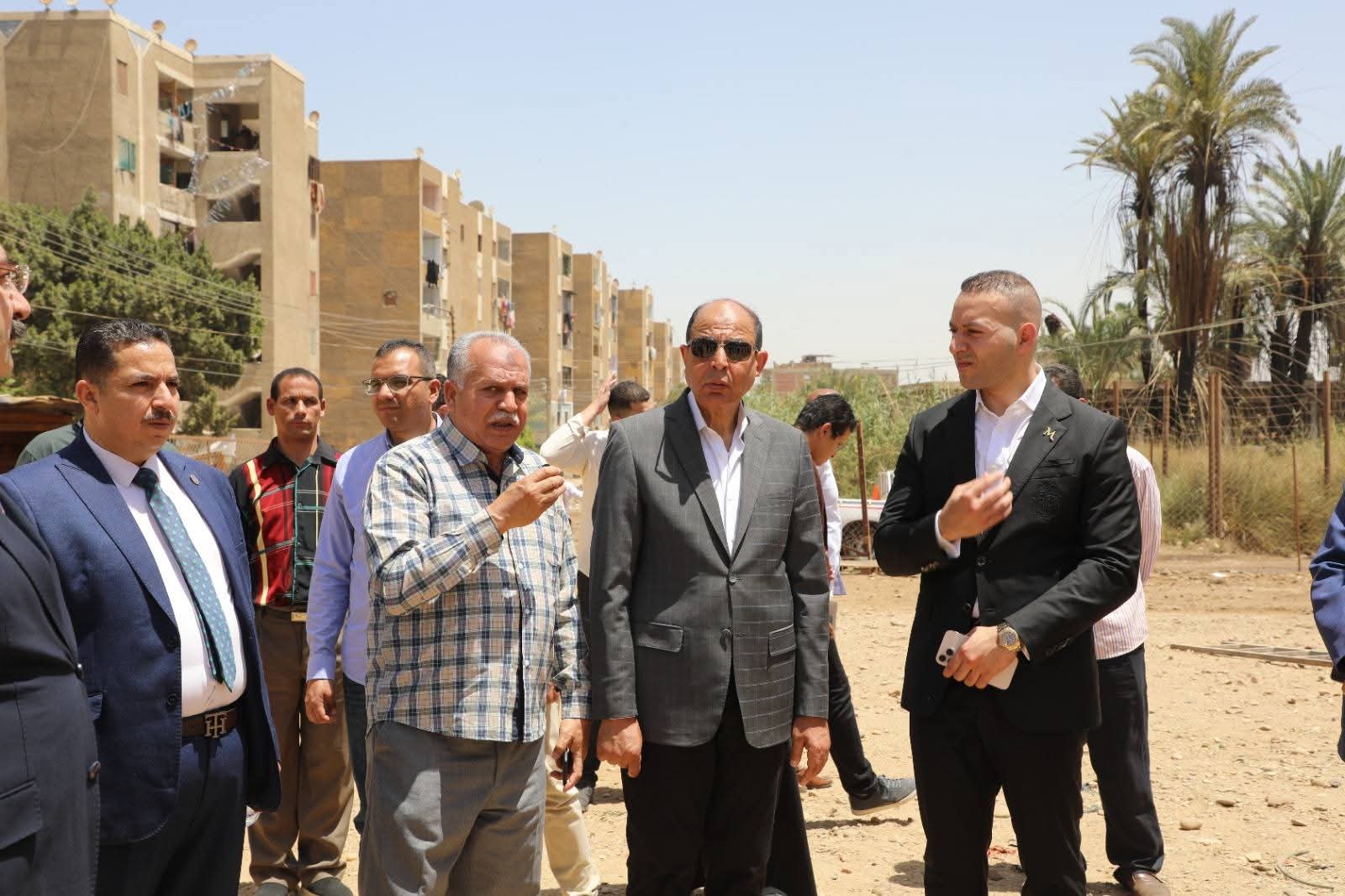 محافظ المنيا يتفقد موقعًا بمغاغة لإقامة مدرسة جديدة ضمن خطة تقليل الكثافات