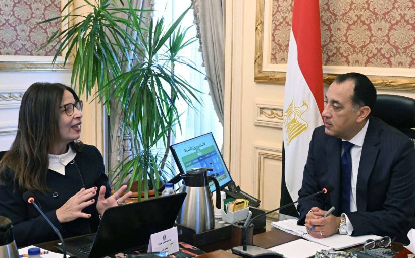 رئيس الوزراء يتابع مع وزيرة الثقافة خطة التطوير وأهداف الوزارة