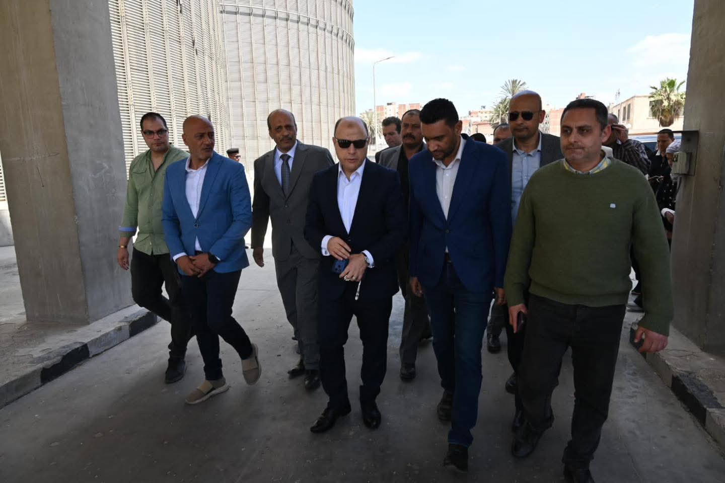 محافظ الغربية: الدولة تولي اهتمامًا كبيرًا بمحصول الذهب الأصفر وتخزينه بمدينة طنطا