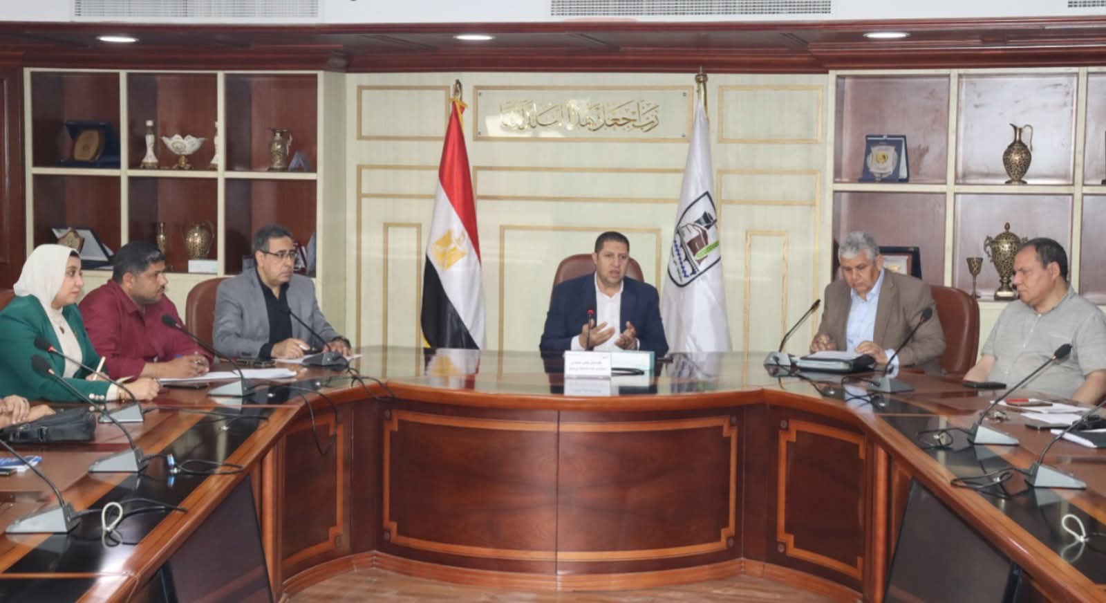 السكرتير العام لبني سويف يتابع الموقف التنفيذي لمشروعات الخطة الاستثمارية لقطاع الطرق 