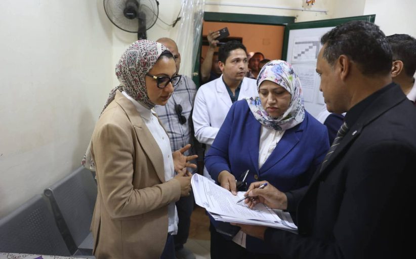 محافظ الوادي الجديد تُكلف بإعداد خطة شاملة لتطوير مستشفى بلاط