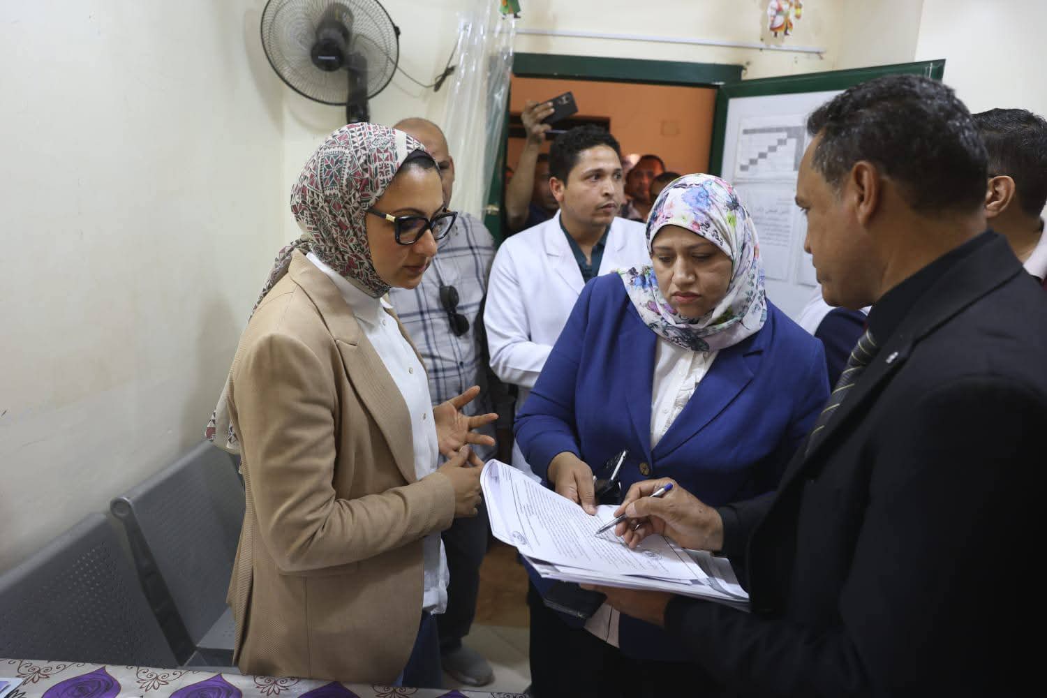 محافظ الوادي الجديد تُكلف بإعداد خطة شاملة لتطوير مستشفى بلاط