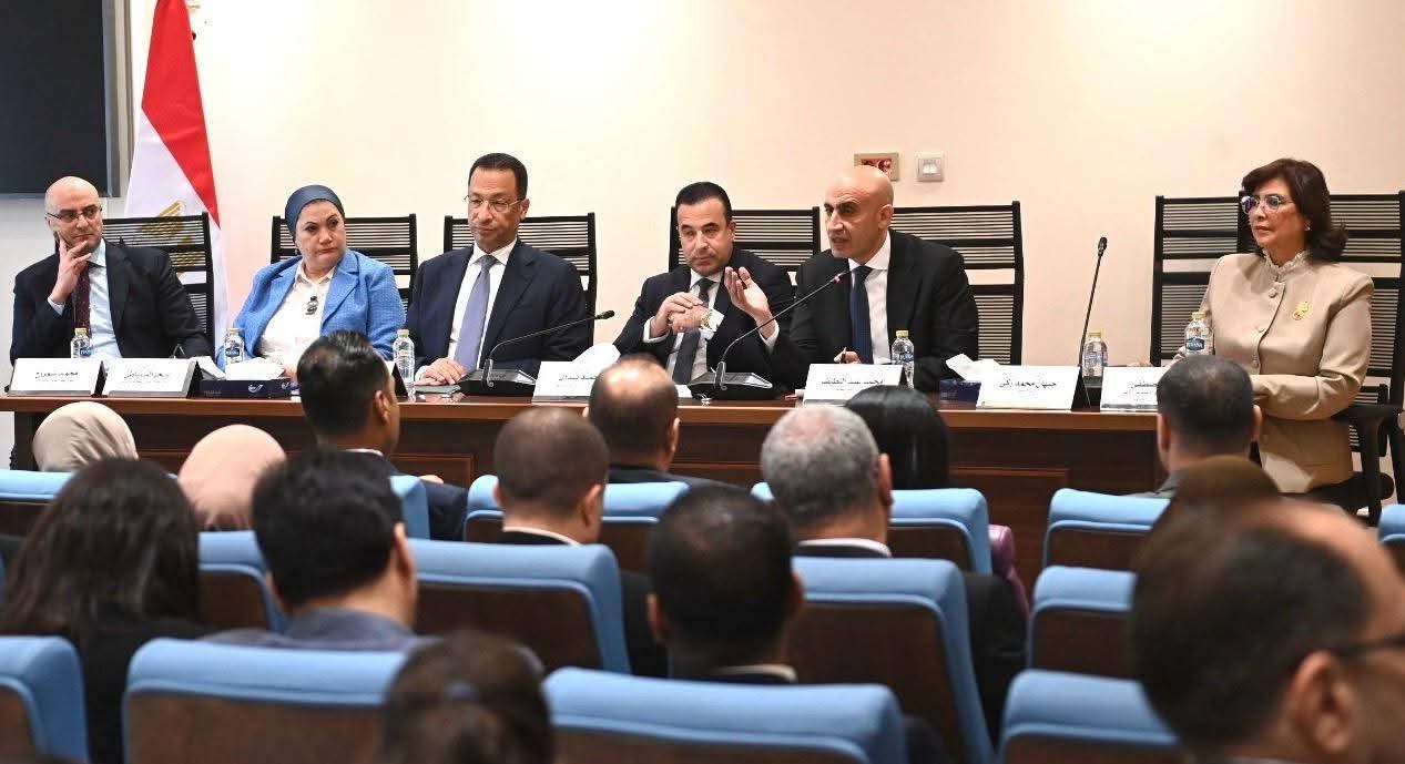 الدولة تواجه مخاطر السوشيال ميديا..قانون جديد لحماية الأطفال دون حجب المنصات