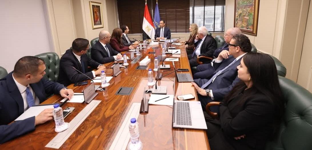 وزارة الاتصالات تتعاون مع مايكروسوفت لدعم الشركات الناشئة وتدريب 100 ألف متخصص في الذكاء الاصطناعي