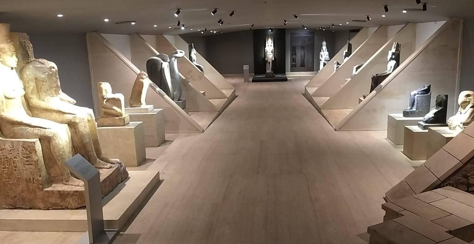 السياحة تنتهي من تحديث قاعة الخبيئة وتطوير البطاقات الشارحة بمتحف الأقصر