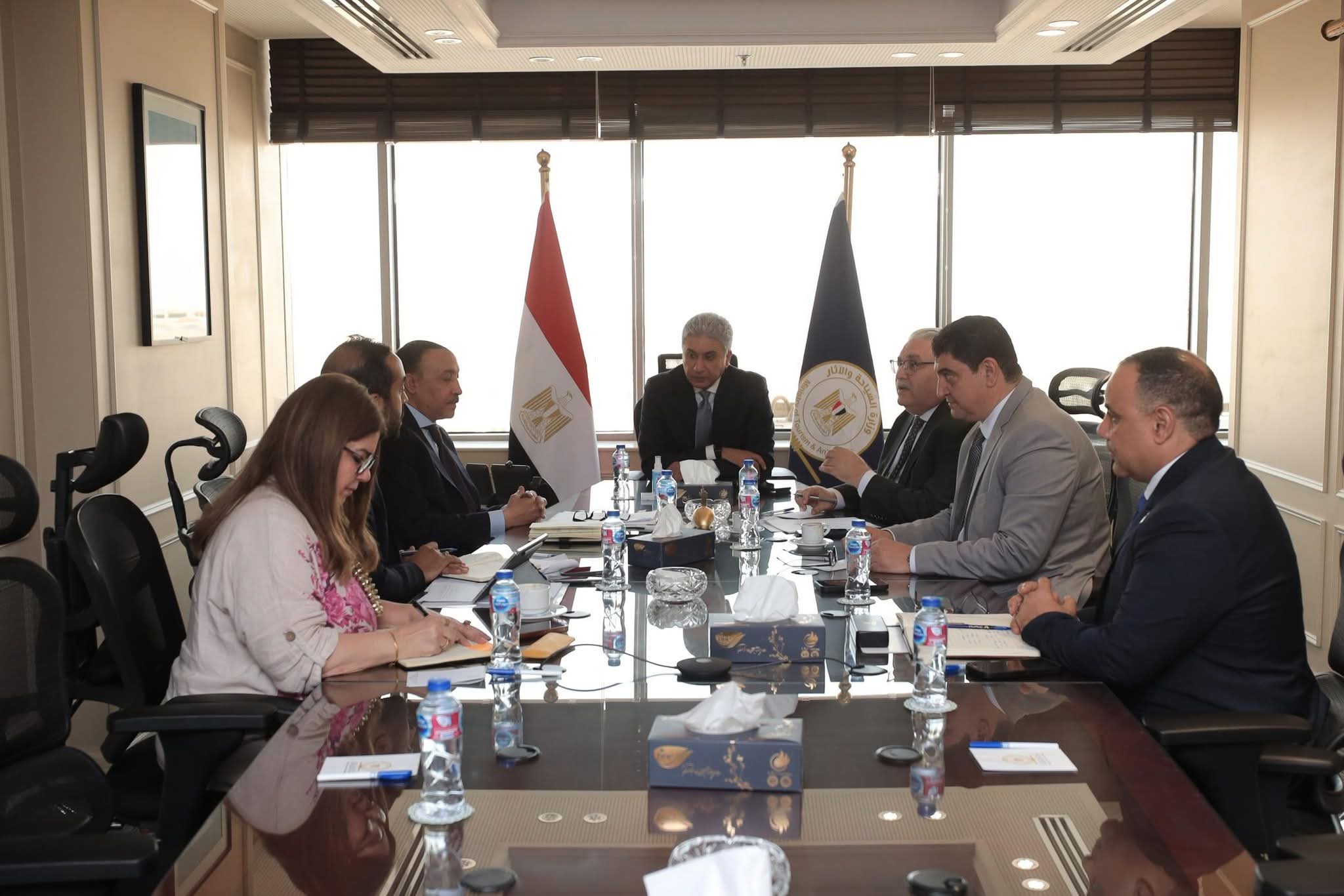 وزير السياحة يبحث تطوير الغوص والأنشطة البحرية وفق المعايير الدولية