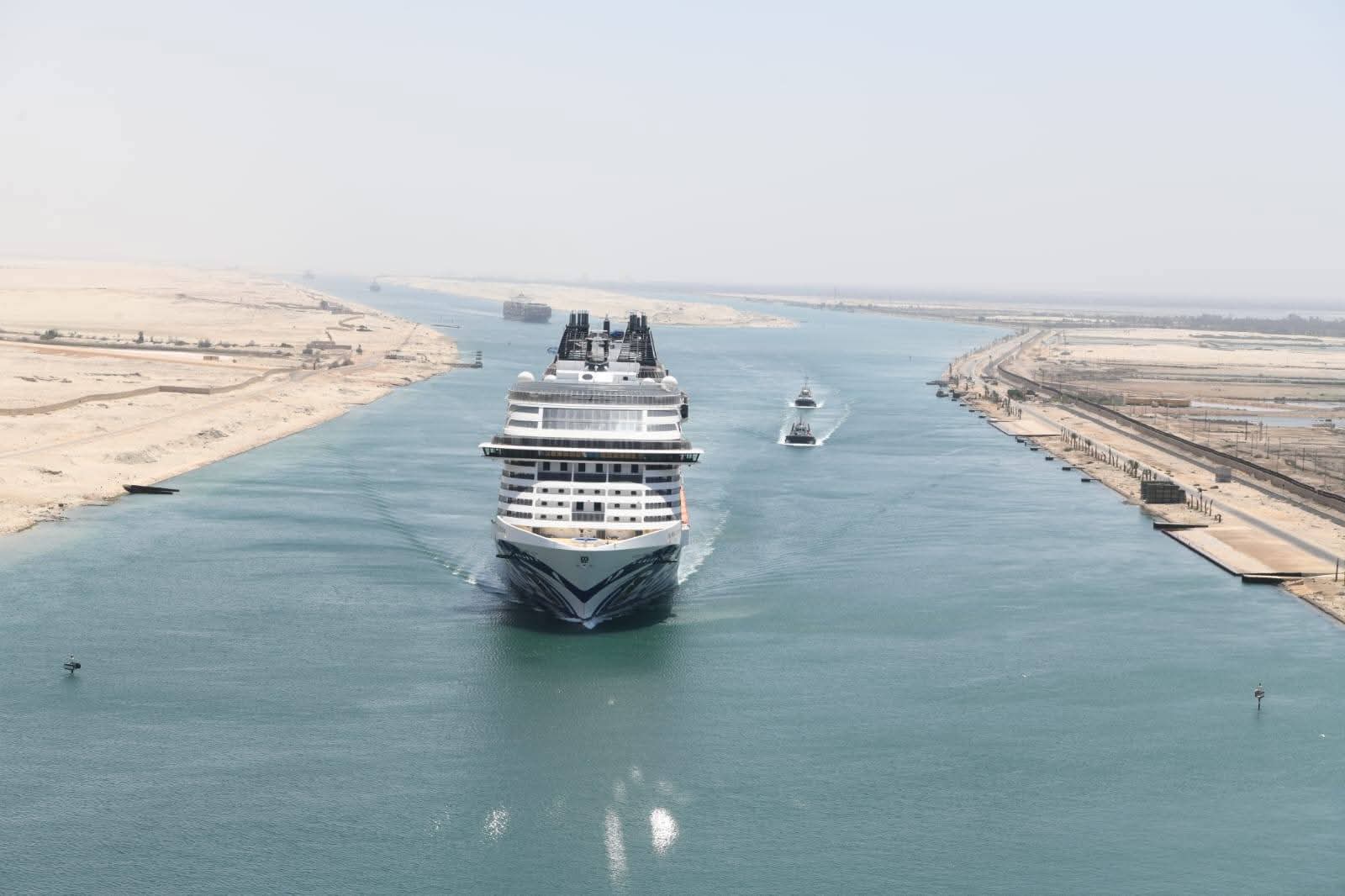 سفينة سياحية عملاقة تغيّر مسارها إلى قناة السويس بدلًا من رأس الرجاء الصالح