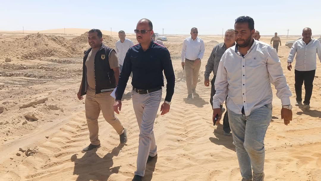 نائب محافظ الوادي الجديد يتفقد مشروعات المياه والصرف بالداخلة ويشدد على تسريع معدلات التنفيذ