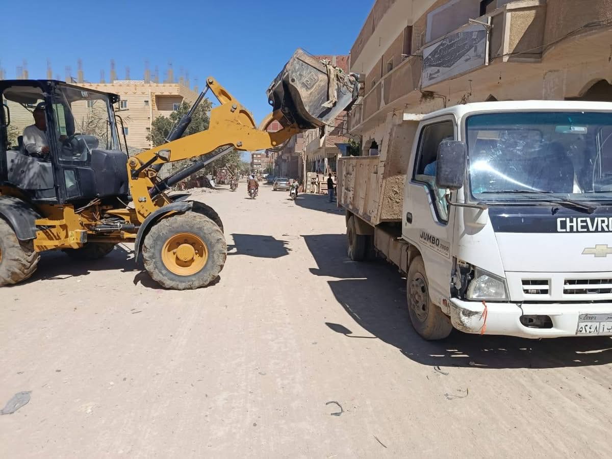 حملات مكثفة للنظافة ورفع الإشغالات وتحسين المظهر الحضاري بمراكز الفيوم