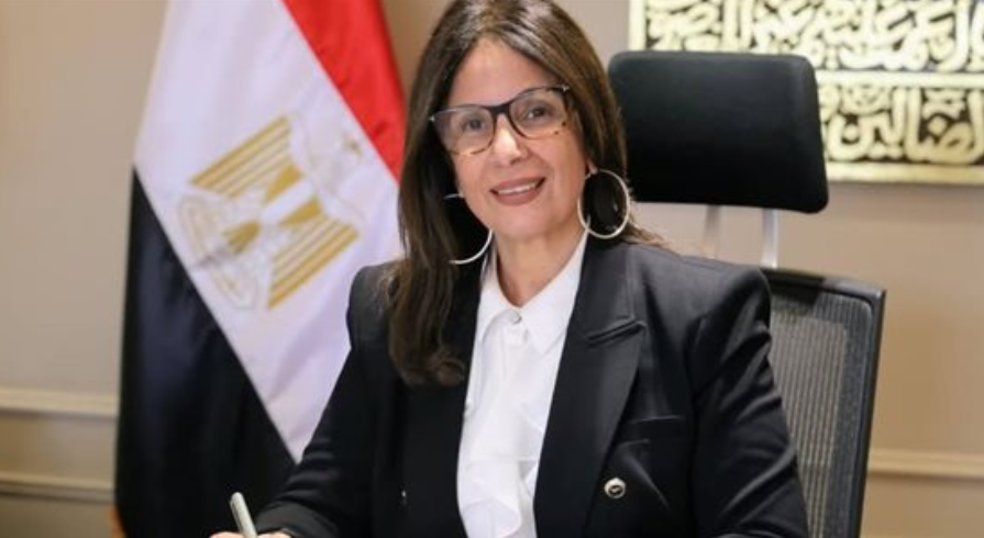 وزيرة الثقافة تُشكل لجانًا لفحص شكاوى العاملين بدار الأوبرا وهيئة الكتاب