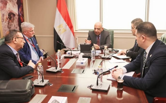 وزير الكهرباء يبحث مع شركة ألمانية توطين تكنولوجيا تصنيع الأنابيب لدعم مشروعات الطاقة