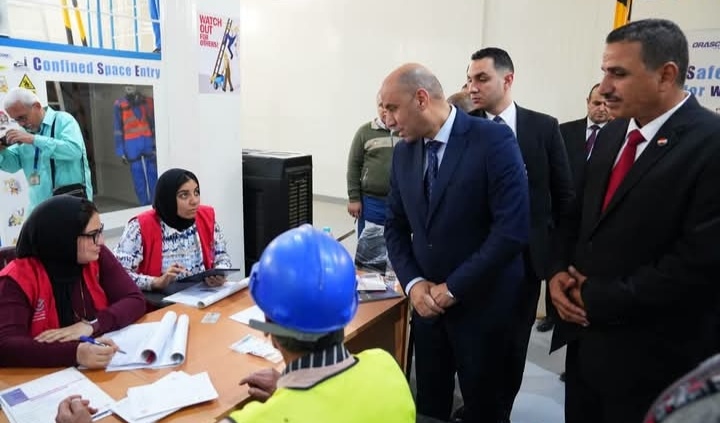 وزير العمل يشيد بتكامل الدولة والشركات في تطبيق معايير السلامة