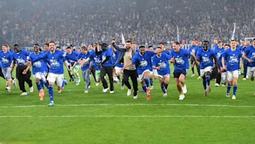 شالكه يعود للبوندسليغا بعد ملحمة جماهيرية وانتصار حاسم أمام دوسلدورف