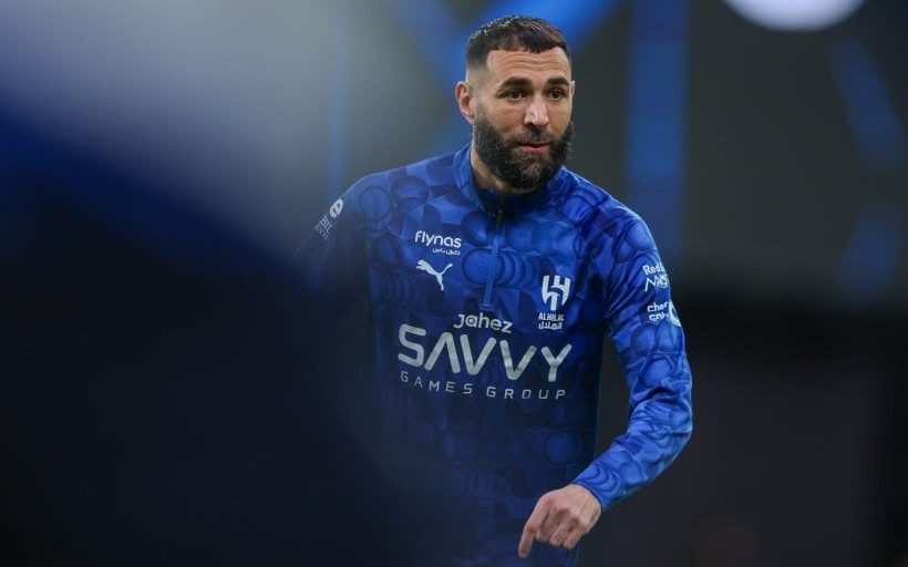 إصابة كريم بنزيما تربك الهلال أمام النصر خلال قمة الدوري السعودي المثيرة