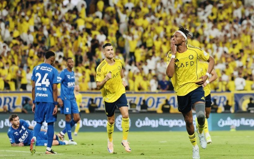 الهلال يسرق الصدارة المعنوية من النصر ويؤجل تتويج الدوري السعودي
